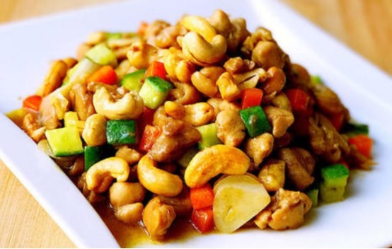 小巷腰果鸡丁传奇，坚果与味蕾的邂逅之旅